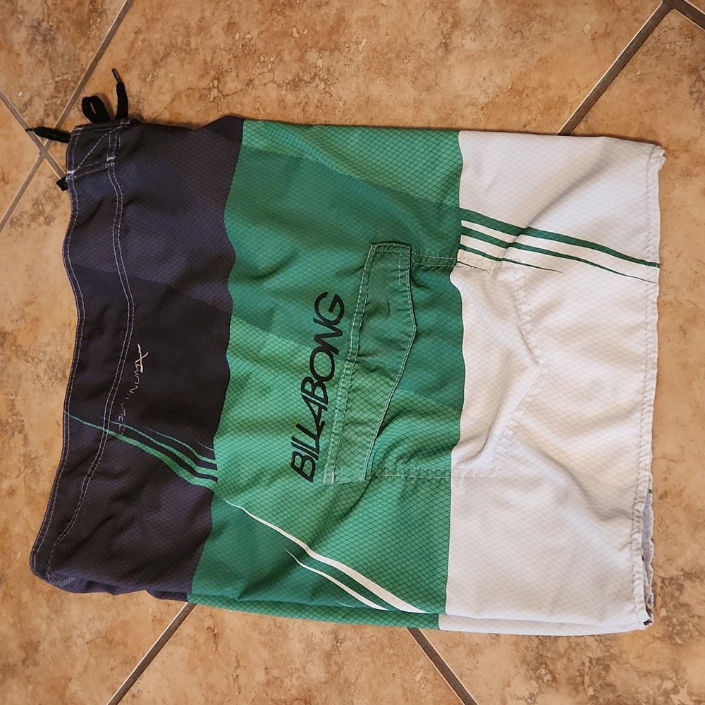 Billabong Men's Board Shorts - Picture 2 of 5